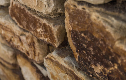 Das ist eine Natursteinmauer