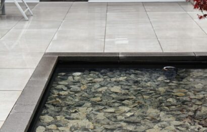 Das ist eine Steinterrasse