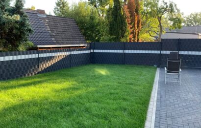 Das ist ein Zaun mit Sichtschutz